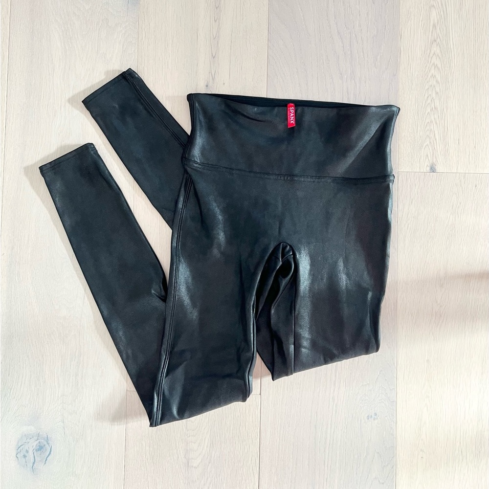 Faux leather look tights